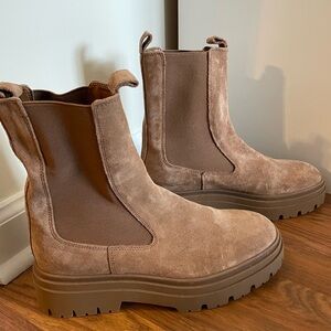 Women's Tan Suede Chelsea Boots